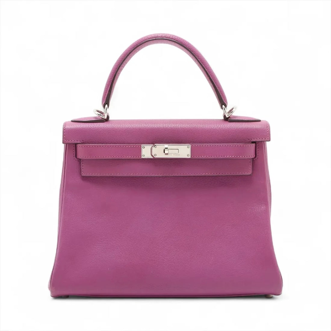 HERMES KELLY 28 LE TOURNAY CHEVRE CYCLAMEN SILVER: Hermes Kelly 28 Le Tournay Chevre Cyclamen Silver Brand: Hermès Type: Hand bag Material: Chevre Color: Cyclamen Size: Height:8.1inch Length:11.0inch Depth:4.5inch Handle height:3.7inch Accessories