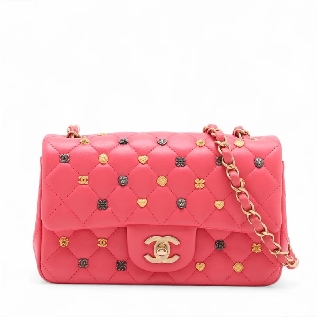 CHANEL MINI MATELASSE 20 LAMBSKIN SINGLE FLAP SINGLE CHAIN BAG: Chanel Mini Matelasse 20 Lambskin Single Flap Single Chain Bag Brand: Chanel Type: Shoulder bag Material: Lambskin Color: Pink Size: Height:4.7inchLength:7.7inchDepth:2.4inch Accessories: None