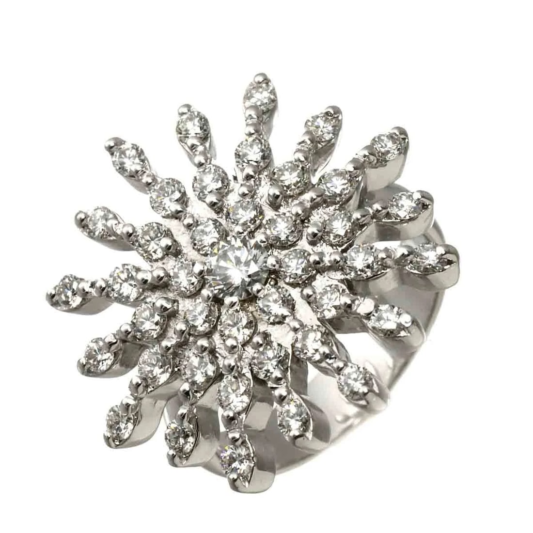 PONTE VECCHIO DIAMOND RING: Ponte Vecchio Diamond Ring Brand: Ponte Vecchio Type: Ring Material: 750 White Gold, Main Stone/Creation Natural Color: White Gold Size: 5.5-5.75 (US) Accessories: None Accessories Notice: When