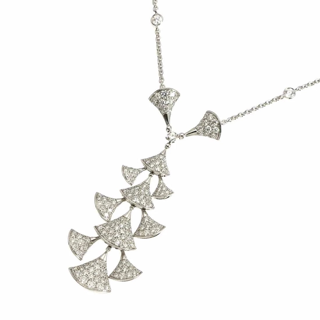 BVLGARI DIVA DREAM DIAMOND NECKLACE: BVLGARI Diva Dream Diamond Necklace Brand: BVLGARI Type: Necklace Material: 750 White Gold, Main Stone/Creation Natural Color: White Gold Size: internal circumference of the chain:17.7inch to 16.7inch