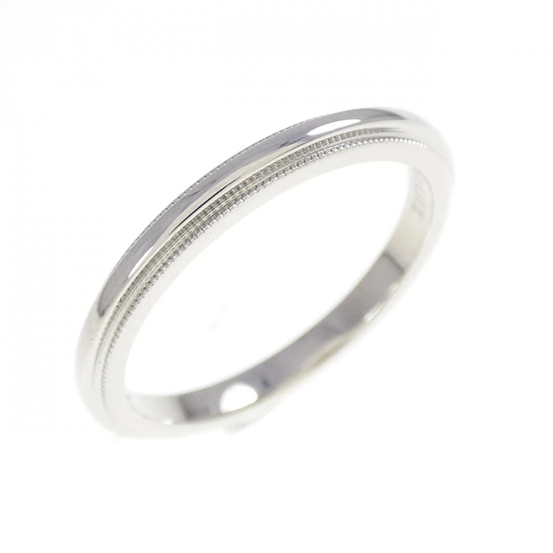 TIFFANY & CO. MILGRAIN RING: TIFFANY & Co. Milgrain Ring Brand: TIFFANY&Co. Type: TIFFANY & Co. Ring Material: Platinum950, Color: Platinum Size: US5 1/4 Accessories: None Accessories Notice: When purchasing pre-owned goods,