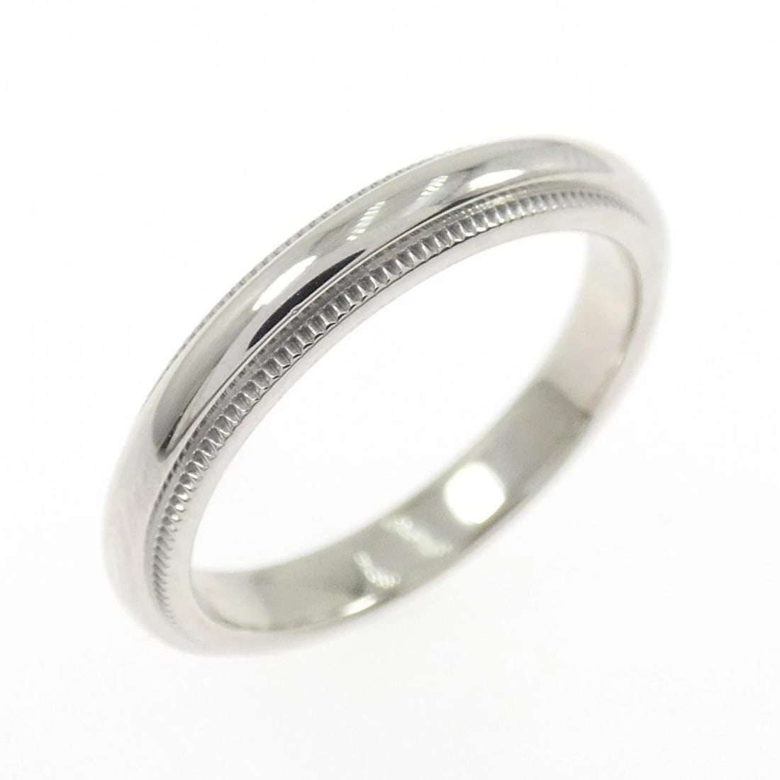TIFFANY & CO. MILGRAIN RING: TIFFANY & Co. Milgrain Ring Brand: TIFFANY&Co. Type: TIFFANY & Co. Ring Material: Platinum950, Color: Platinum Size: US5 1/4 Accessories: None Accessories Notice: When purchasing pre-owned goods,
