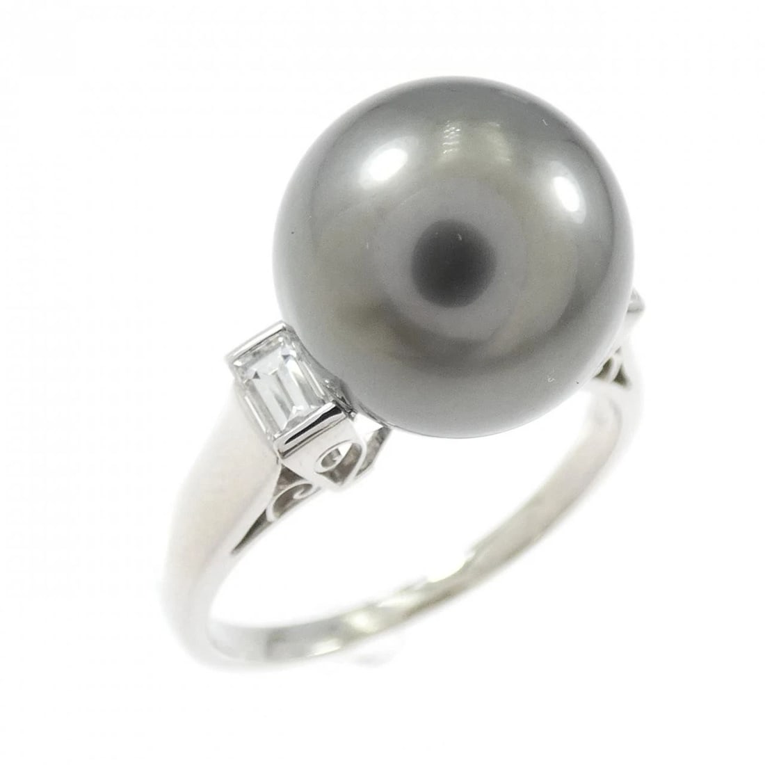 MIKIMOTO BLACK PEARL RING 0.4": Mikimoto Black pearl ring 0.4" Brand: MIKIMOTO Type: Mikimoto Ring Material: Platinum950, Main Stone/Creation Black Pearl Color: Platinum Size: US7 1/4 Accessories: None Accessories Notice: When