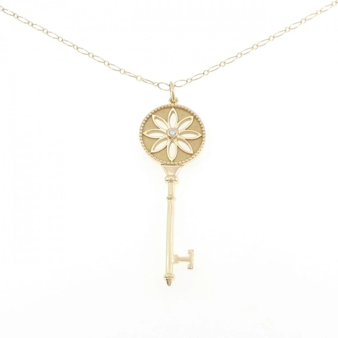 TIFFANY&CO. DAISY KEY NECKLACE: TIFFANY&Co. Daisy Key Necklace Brand: TIFFANY&Co. Type: TIFFANY&Co. Necklace Material: 750 yellow gold, Color: yellow gold Size: Actual Size Pendant length approx. x width approx.: 66.7mmx20.6mm