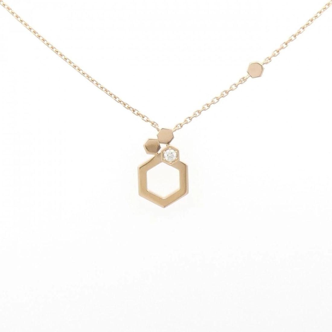 CHAUMET HONEYCOMB NECKLACE: Chaumet Honeycomb Necklace Brand: Chaumet Type: Chaumet Necklace Material: 750 Pink Gold, Color: Pink Gold Size: Actual Size Pendant length approx. x width approx.: 15.2mmx9.5mm Chain maximum width