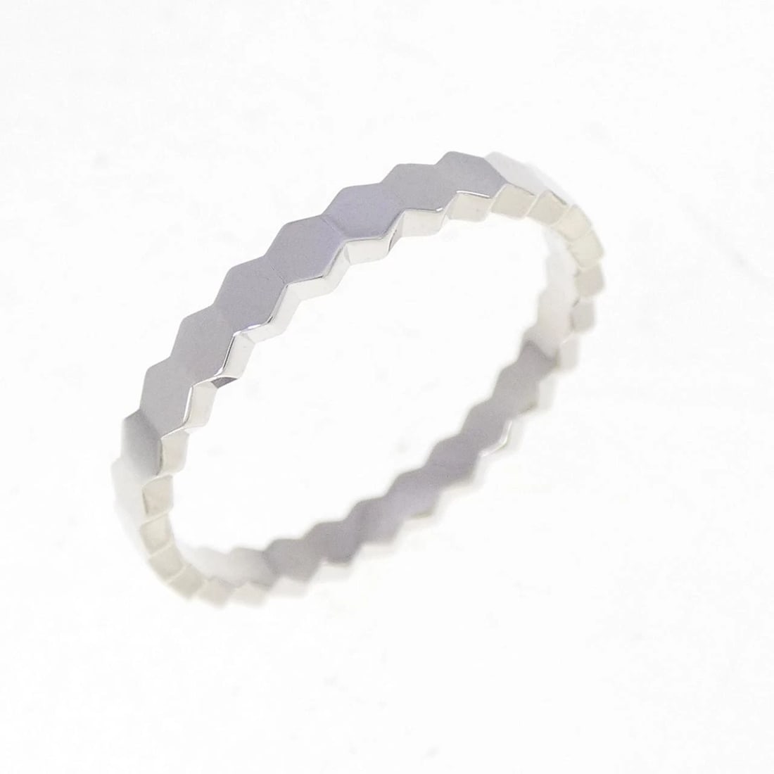 CHAUMET BE MY LOVE RING: Chaumet Be My Love Ring Brand: Chaumet Type: Chaumet Ring Material: 750 white gold, Color: white gold Size: US5 3/4 Accessories: None Accessories Notice: When purchasing pre-owned goods, please refer