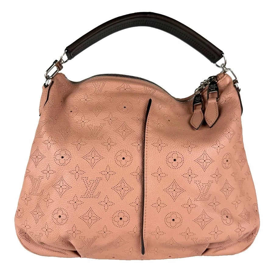 LOUIS VUITTON MONOGRAM MAHINA SERENE PM SHOULDER BAG: LOUIS VUITTON Monogram Mahina Serene PM Shoulder Bag Brand: LOUIS VUITTON Type: Shoulder Bag Material: Monogram Mahina Color: Rose Poudre Size: W:15.7inx H:11.8inx D:2.0in Accessories: None