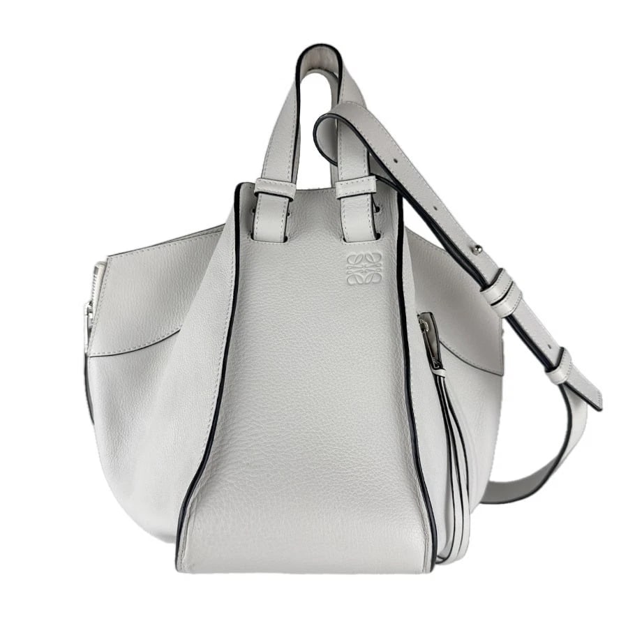 LOEWE HAMMOCK SHOULDER BAG HANDBAG WHITE LEATHER: LOEWE Hammock Shoulder Bag Handbag White Leather Brand: LOEWE Type: Shoulder Bag Material: Leather Color: White Size: W:5.5inx H:9.4inx D:9.4in Handle Length:11.8in Accessories: None Acces