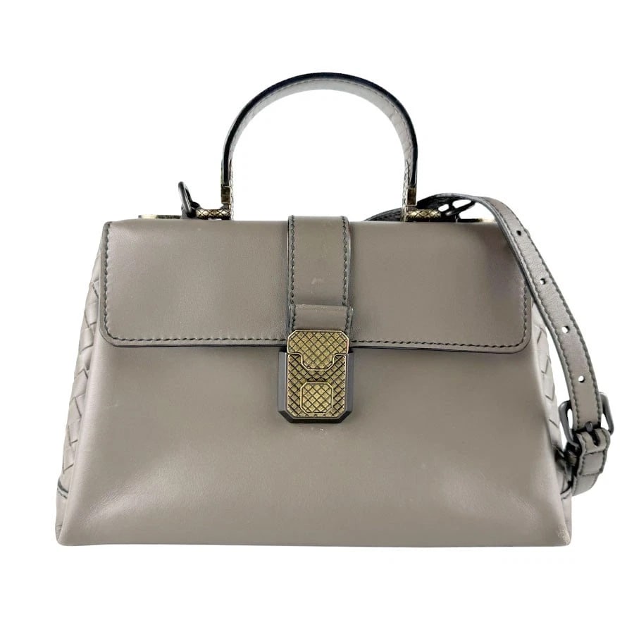 BOTTEGAVENETA INTRECCIATO SMALL PIAZZA HANDBAG: BOTTEGAVENETA Intrecciato Small Piazza Handbag Brand: BOTTEGAVENETA Type: Handbag Material: leather Color: Greige Size: W:9.8inx H:6.7inx D:3.5in Handle Length:7.9in Accessories: None Acce