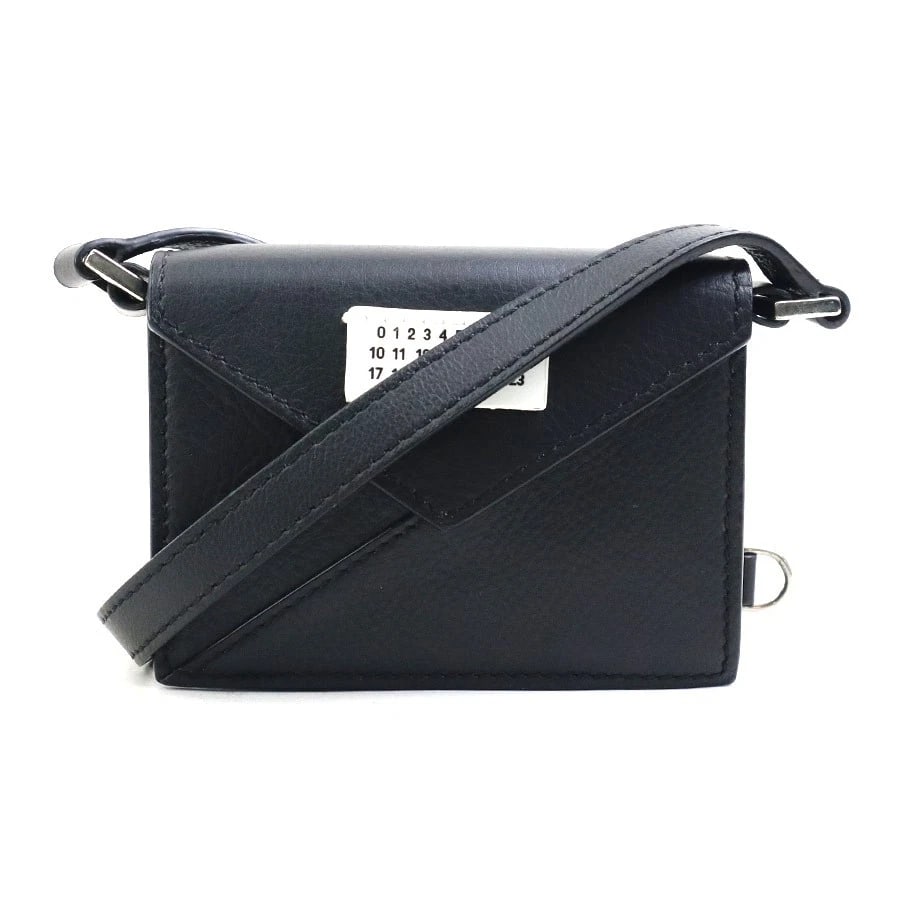 MM6 CROSSBODY SHOULDER BAG BLACK LEATHER: MM6 Crossbody Shoulder Bag Black Leather Brand: MM6 Type: Shoulder Bag Material: leather Color: Black Size: W:4.7inx H:3.3inx D:1.4in Accessories: None Accessories Notice: When purchasing pre-owned