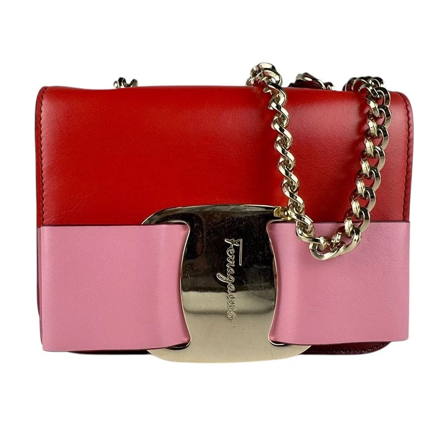 SALVATORE FERRAGAMO VARA RIBBON SHOULDER BAG: Salvatore Ferragamo Vara Ribbon Shoulder Bag Brand: Salvatore Ferragamo Type: Shoulder Bag Material: leather Color: Red / Pink Size: W:6.3inx H:5.1inx D:2.0in Accessories: None Accessories