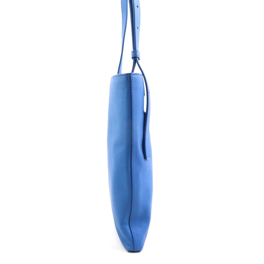 BOTTEGAVENETA CROSSBODY SHOULDER BAG BLUE LEATHER: BOTTEGAVENETA Crossbody Shoulder Bag Blue Leather Brand: BOTTEGAVENETA Type: Shoulder Bag Material: leather Color: Blue Size: W:7.9inx H:10.2inx D:0.8in Accessories: None Accessories Notic
