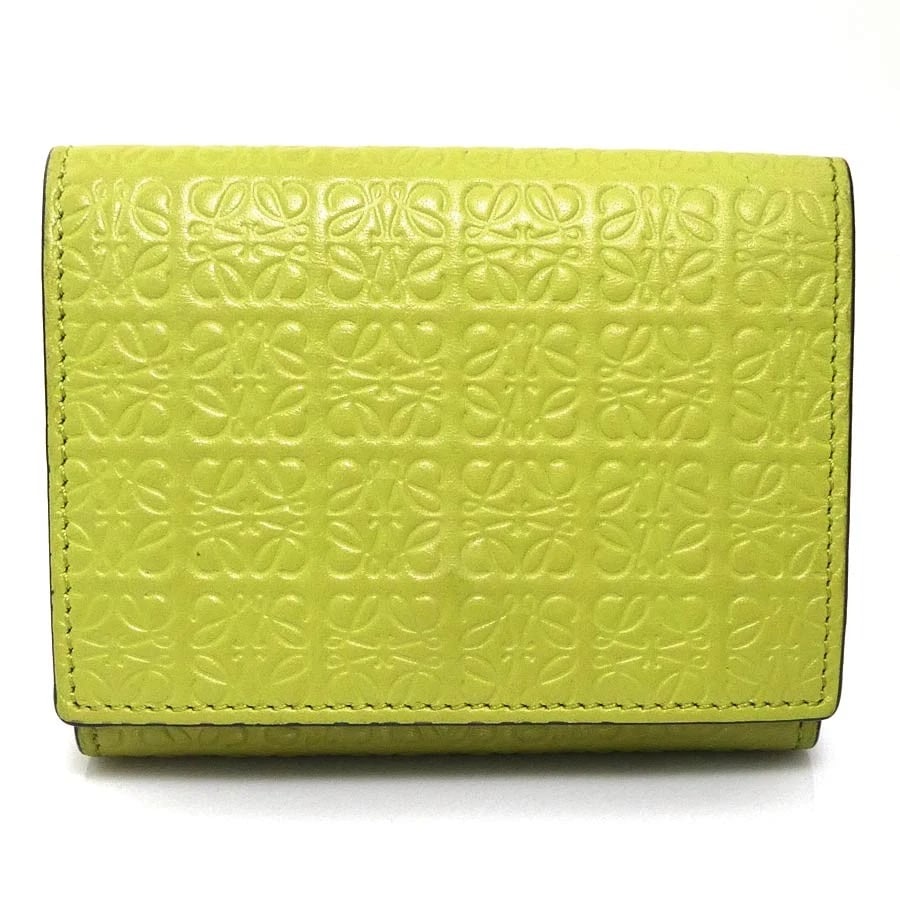LOEWE TRIFOLD WALLET YELLOW GREEN LEATHER: LOEWE Trifold Wallet Yellow Green Leather Brand: LOEWE Type: Tri-fold wallet Material: Leather Color: Yellow-Green Size: W:4.1inx H:3.1inx D:1.2in Accessories: None Accessories Notice: Whe