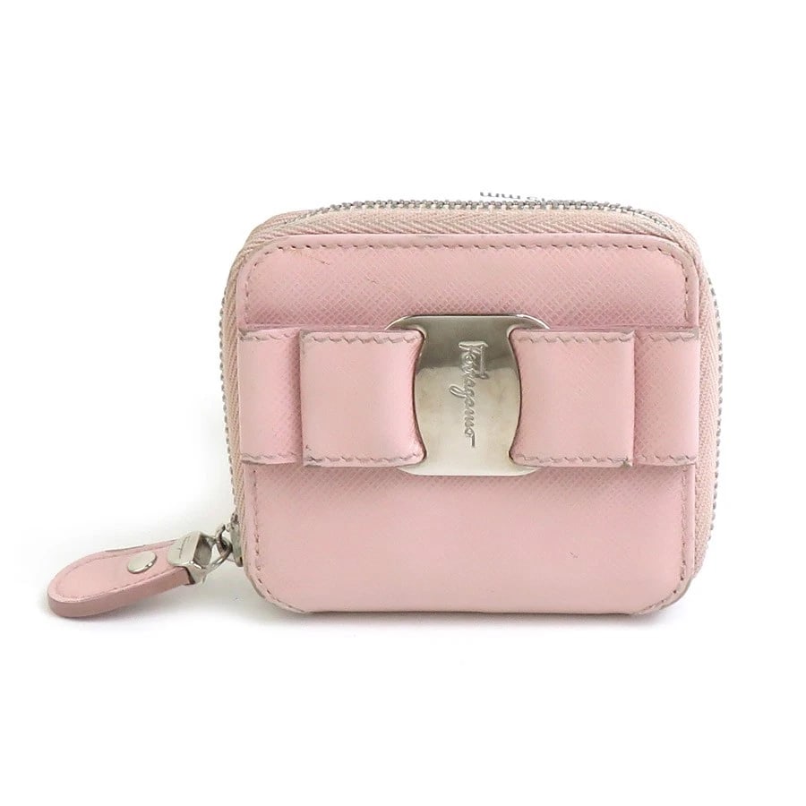 SALVATORE FERRAGAMO VARA RIBBON COIN PURSE CASE: Salvatore Ferragamo Vara Ribbon Coin Purse Case Brand: Salvatore Ferragamo Type: Coin case Material: Leather Color: Light Pink Size: W:3.1inx H:2.8inx D:0.7in Accessories: None Accessories