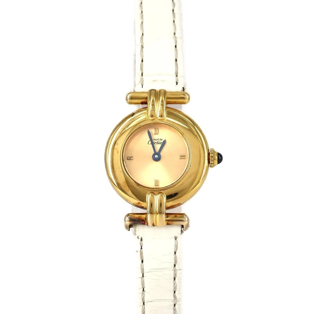 CARTIER MUST COLISÉE SM GOLD PLATED WATCH: Cartier Must Colisée SM Gold Plated Watch Brand: CARTIER Type: Wrist watch Material: Case: Gold plated Bracelet: Strap Color: Dial Color: Gold Band color: White Size: Case diameter: Approx. 24mm