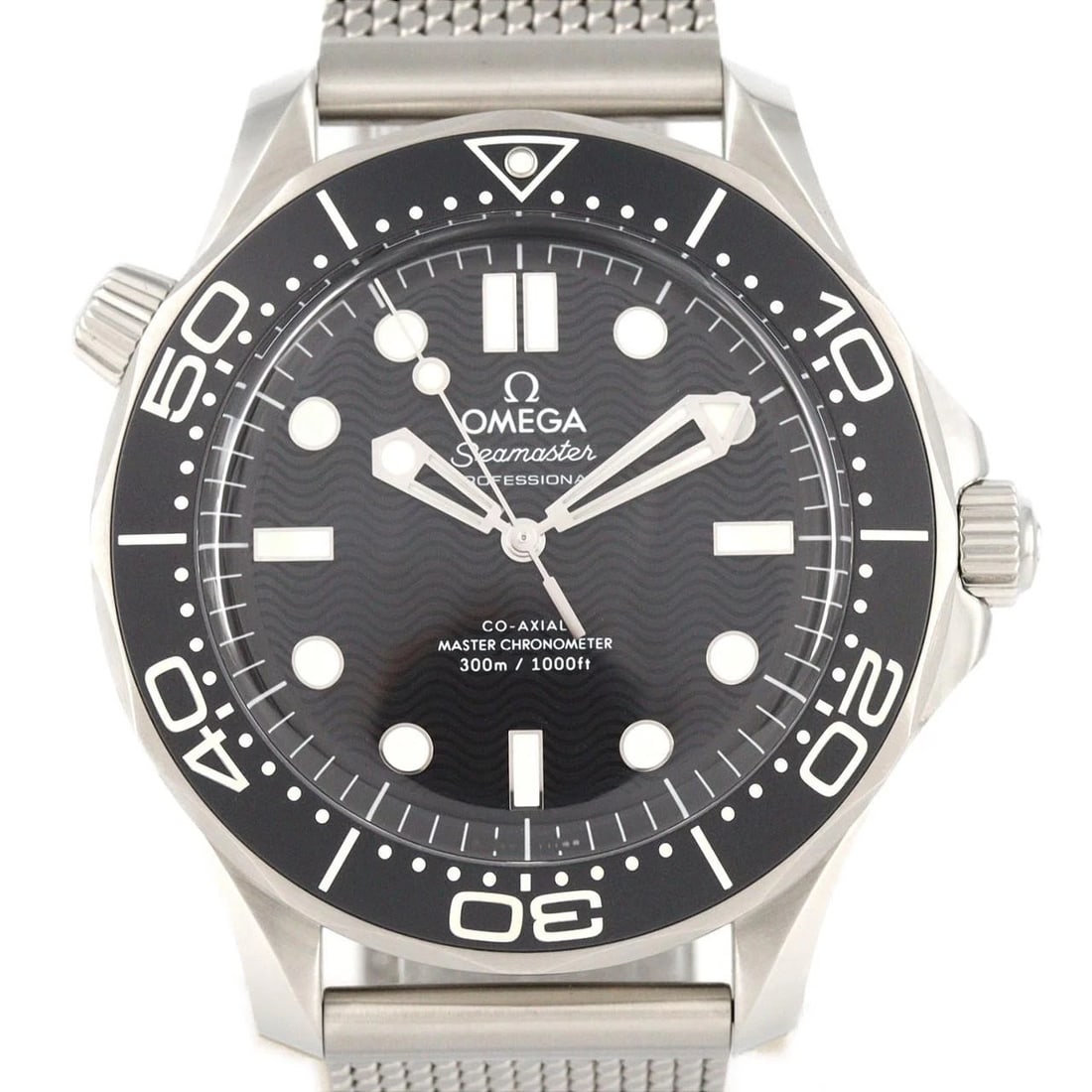 OMEGA SEAMASTER DIVER STAINLESS STEEL WATCH: Omega Seamaster Diver Stainless Steel Watch Brand: OMEGA Type: Wrist watch Material: Case: Stainless Steel Breath: Stainless Steel Color: Dial color black Size: Case diameter: Approx. 42 mm Max wrist