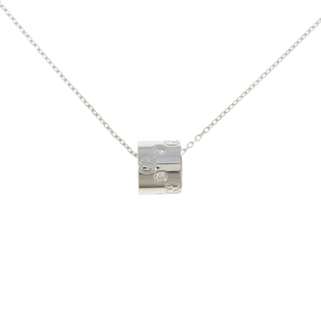 GUCCI ICON NECKLACE: Gucci Icon Necklace Brand: GUCCI Type: Gucci Necklace Material: 750 White Gold, Main Stone/Creation Natural Color: White Gold Size: Actual Size Pendant length approx. x width approx.: 11.4mmx8.9mm