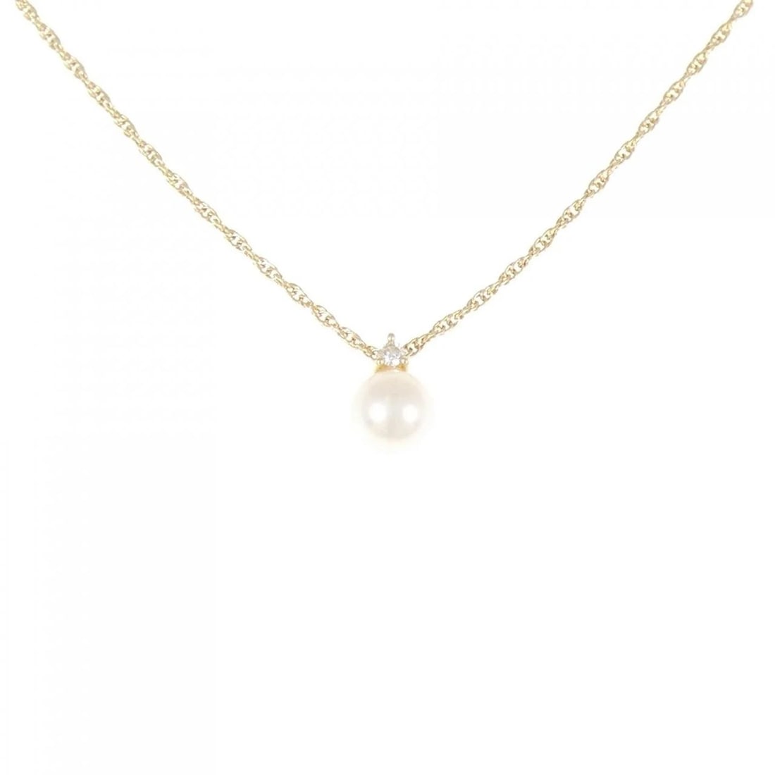 TASAKI AKOYA PEARL NECKLACE: Tasaki Akoya Pearl Necklace Brand: TASAKI Type: Tasaki Necklace Material: K18 Yellow Gold, Main Stone/Creation Akoya Pearl Secondary Stone Diamond Color: Yellow Gold Size: Actual Size Pendant length