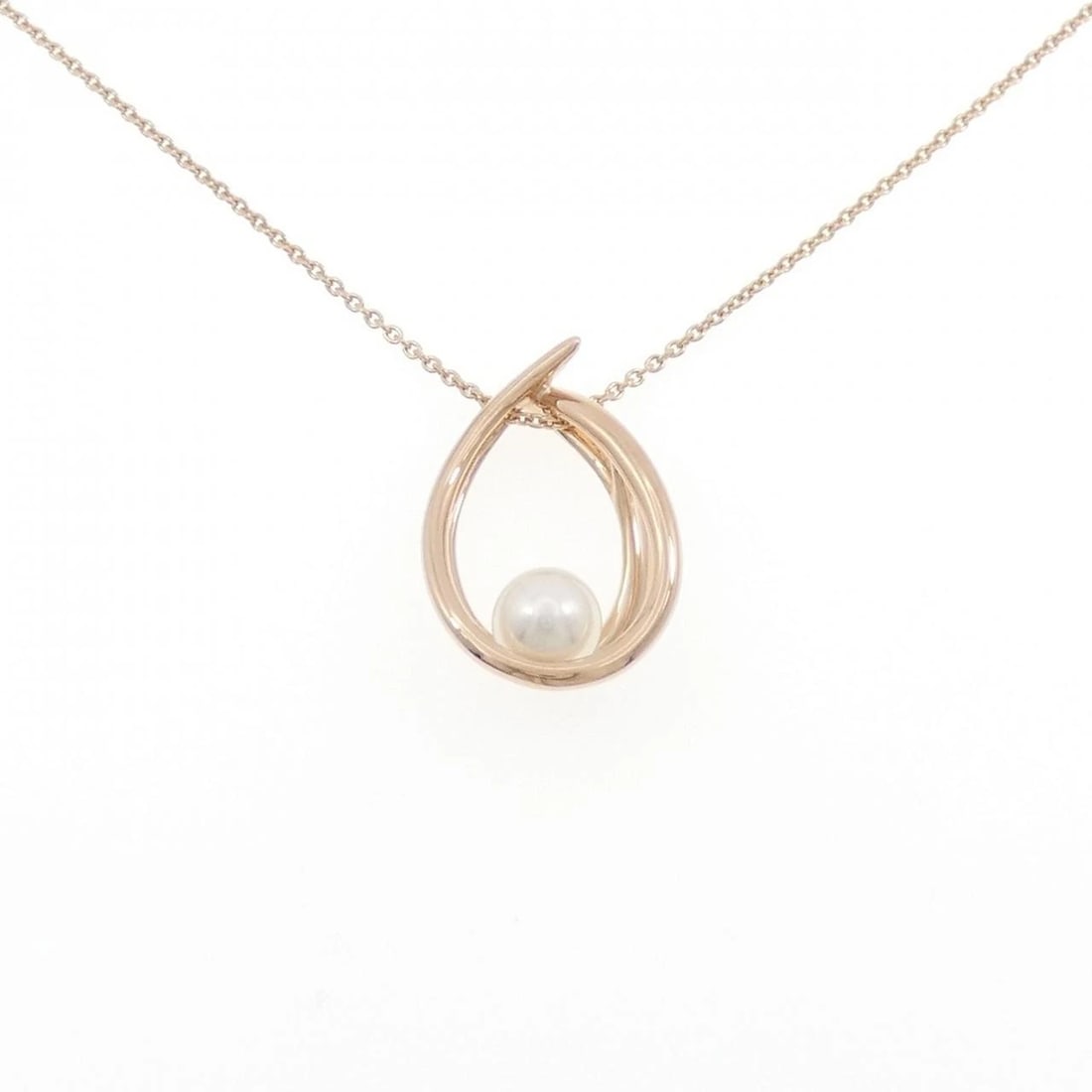 MIKIMOTO AKOYA PEARL NECKLACE: Mikimoto Akoya Pearl Necklace Brand: MIKIMOTO Type: Mikimoto Necklace Material: 750 Pink Gold , Main Stone/Creation Akoya Pearl Color: Pink Gold Size: Actual Size Pendant length approx. x width
