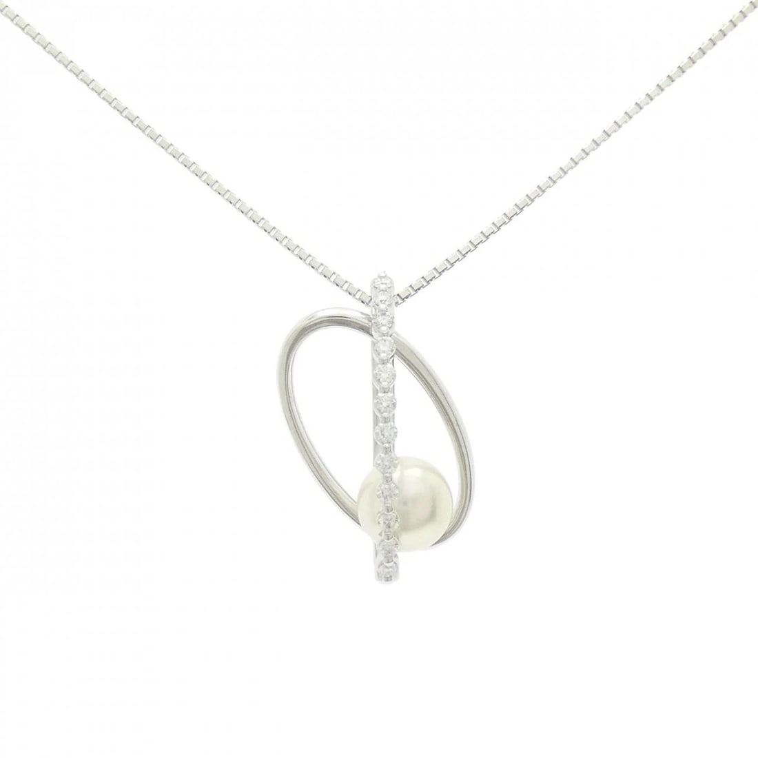TASAKI AKOYA PEARL NECKLACE: Tasaki Akoya Pearl Necklace Brand: TASAKI Type: Tasaki Necklace Material: 750 pink gold750 white gold, Main Stone/Creation Akoya Pearl 0.3 Color: pink gold white gold Size: Actual Size Pendant length