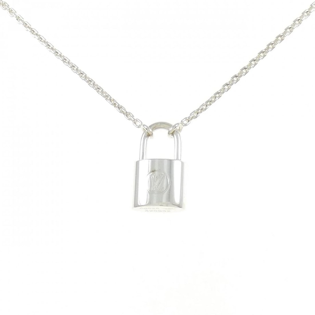 LOUIS VUITTON LOCKIT NECKLACE: Louis Vuitton Lockit Necklace Brand: LOUIS VUITTON Type: Louis Vuitton Necklace Material: 925Silver, Color: Silver Size: Actual Size Pendant length approx. x width approx.: 16.2mmx9.5mm Chain maximum