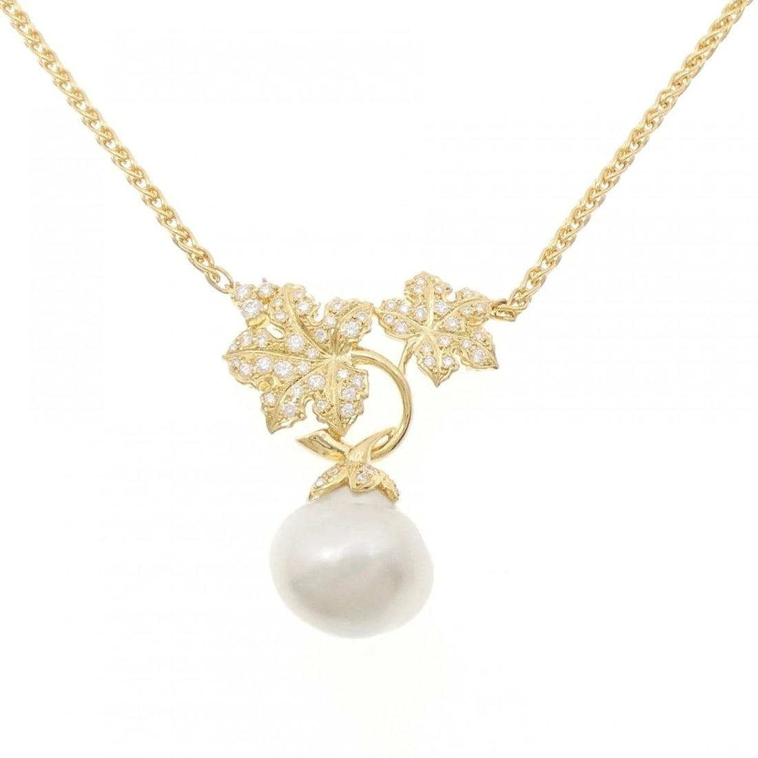 MIKIMOTO WHITE BUTTERFLY PEARL NECKLACE: Mikimoto White Butterfly Pearl Necklace Brand: MIKIMOTO Type: Mikimoto Necklace Material: 750 yellow gold, Main Stone/Creation White Butterfly Pearl Secondary Stone Diamond Color: yellow gold Size: