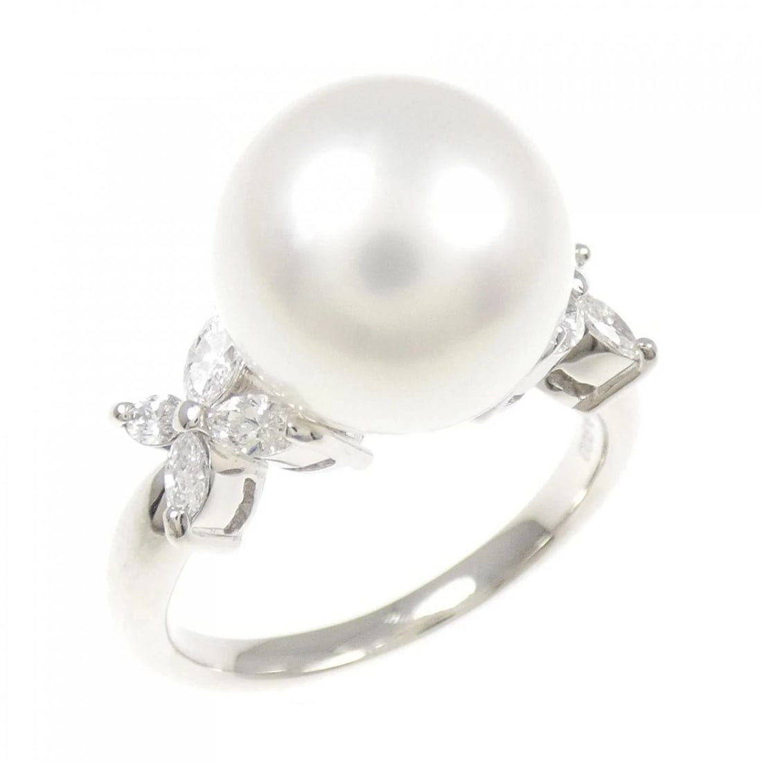 PT900 WHITE BUTTERFLY PEARL RING: PT900 White Butterfly Pearl Ring Brand: Unbranded Type: White Butterfly Pearl Ring Material: PT900, Main Stone/Creation White Butterfly Pear Secondary Stone Diamond Color: Silver Size: US5 3/4