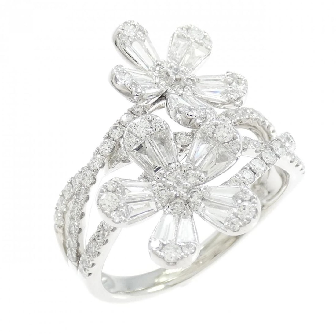 PT950 DIAMOND RING: PT950 Diamond Ring Brand: Unbranded Type: Ring Material: PT950, Main Stone/Creation Natural Color: Silver Size: 9.5 (US size) Accessories: None Accessories Notice: When purchasing pre-owned goods,
