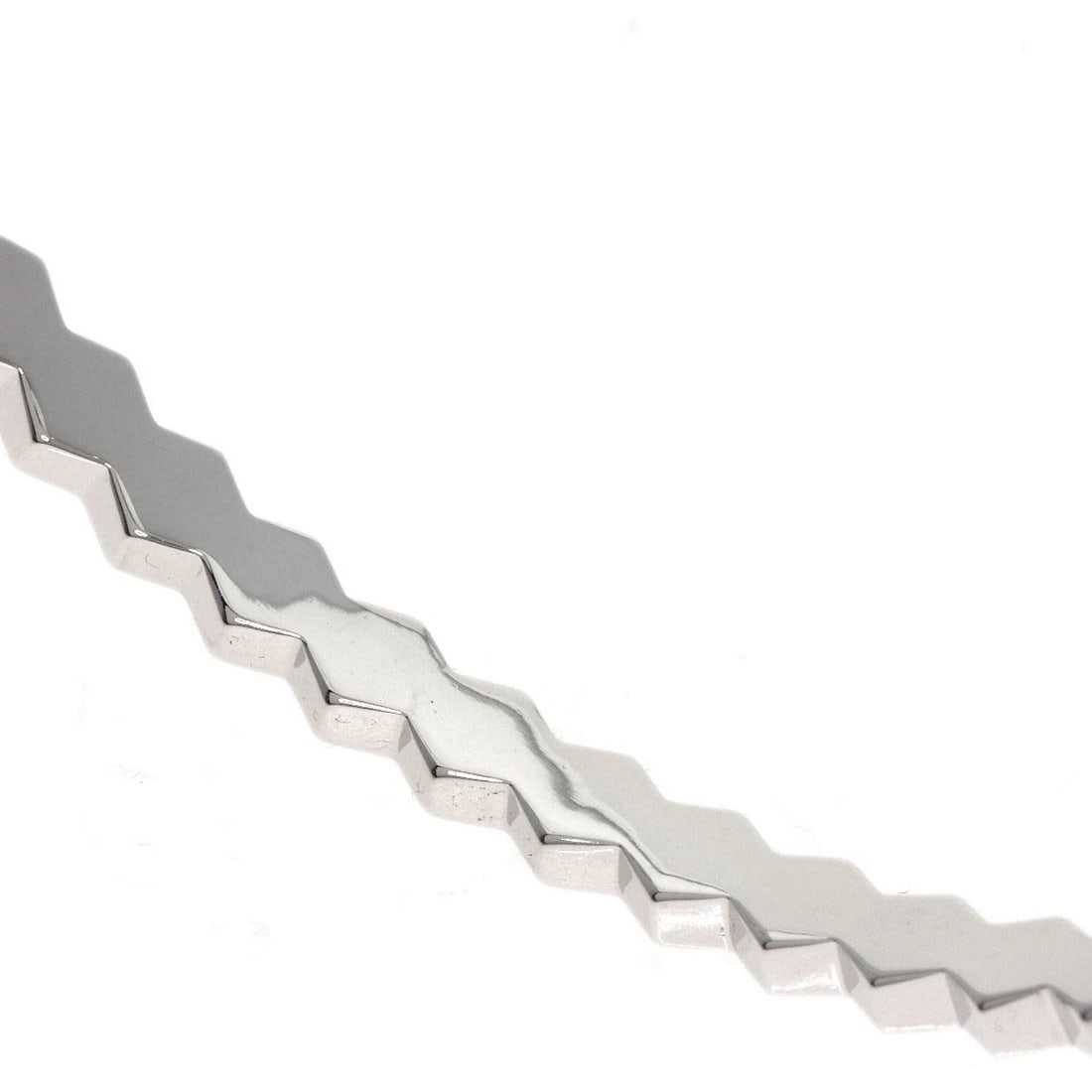 CHAUMET BE MY LOVE BRACELET: Chaumet Be My Love Bracelet Brand: Chaumet Type: Bracelet Material: K18 White Gold, Color: Exterior Color Silver Size: Inner Circumference:6.7inch/17cm Band Width:0.2inch/4.2mm Accessories: None <