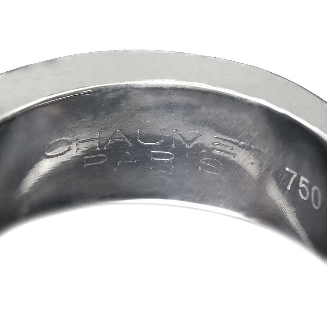CHAUMET LIENS DIAMOND RING 18K WHITE GOLD: CHAUMET Liens Diamond Ring 18K White Gold Brand: CHAUMET Type: Ring Material: 750 White Gold, Main Stone/Creation Natural Color: White Gold Size: 5.5-5.75 (US) Accessories: None Accessorie