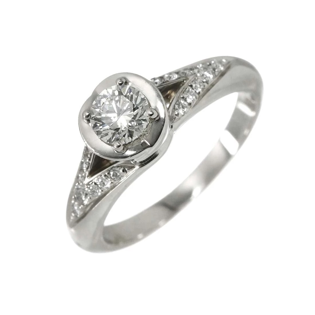 BVLGARI INCONTRO DAMORE DIAMOND RING PT: BVLGARI Incontro damore Diamond Ring Pt Brand: BVLGARI Type: Ring Material: Platinum, Main Stone/Creation Natural Color: Platinum Size: 4.5 (US) Accessories: None Accessories Notice: When purchasing
