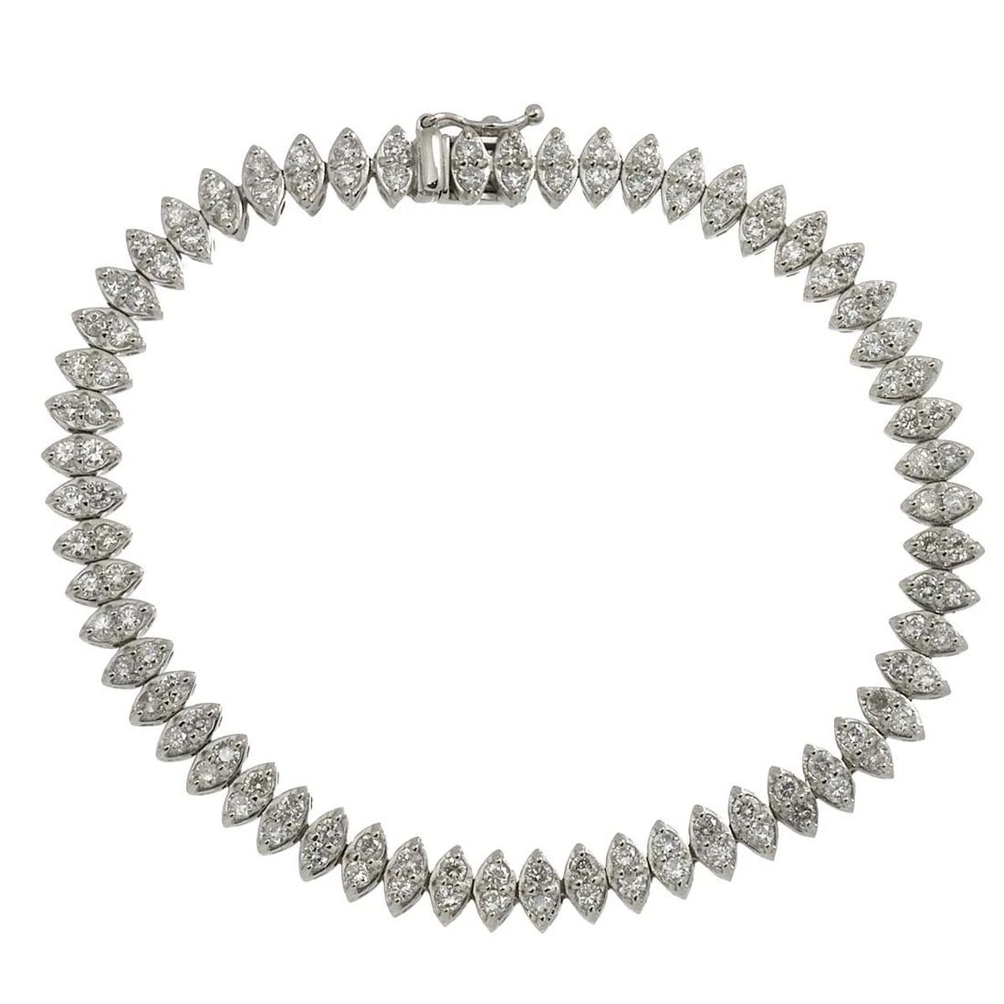 DIAMOND BRACELET PT: Diamond Bracelet Pt Brand: Unbranded Type: Bracelet Material: Platinum, Main Stone/Creation Natural Color: Platinum Size: Length:apporox.6.9inchWidth:5.9mm Accessories: None Accessories No