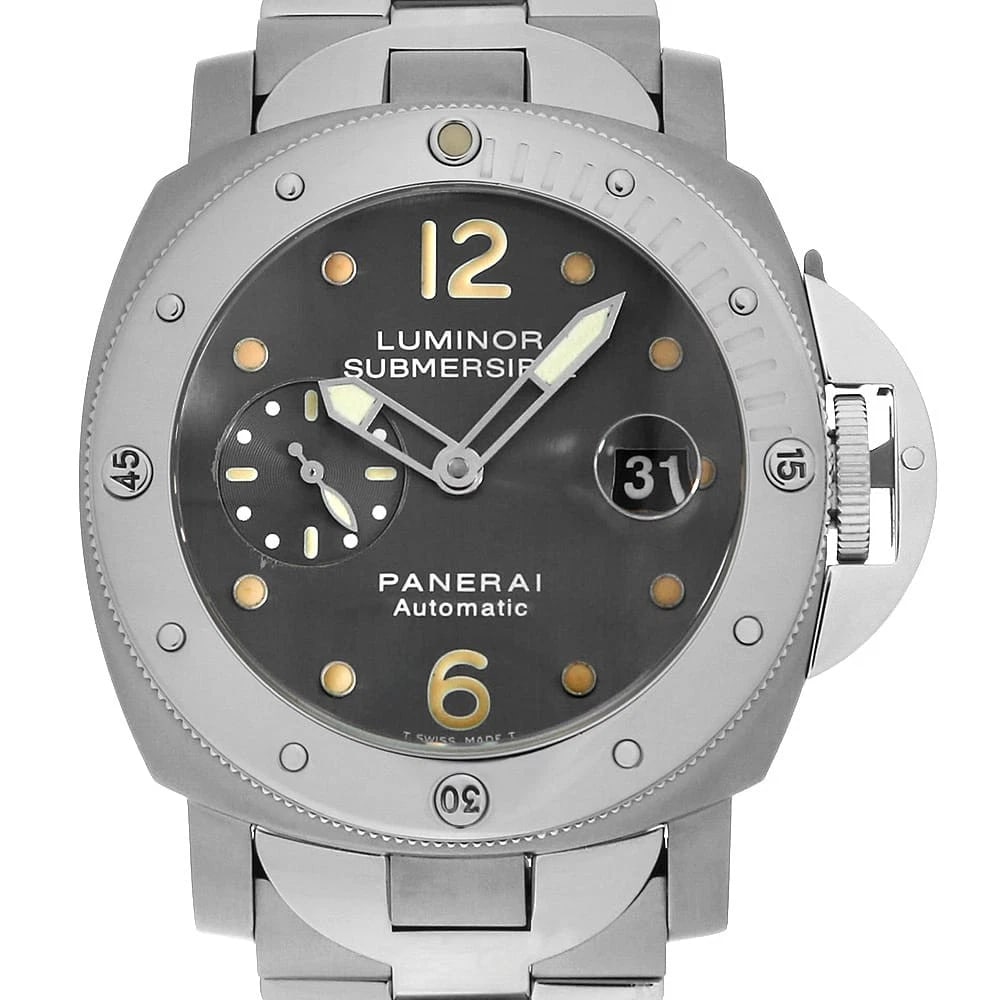 PANERAI LUMINOR SUBMERSIBLE WATCH: PANERAI Luminor Submersible Watch Brand: PANERAI Type: Wrist watch Material: Band Material Stainless Steel / Titanium, Case Material Stainless Steel / Titanium Color: Dial Colour Gray Size: Case:W44mm