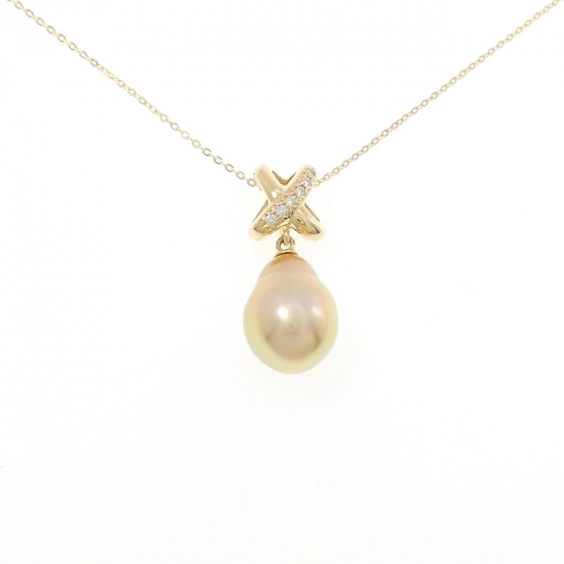 TASAKI WHITE BUTTERFLY PEARL NECKLACE: Tasaki White Butterfly Pearl Necklace Brand: TASAKI Type: Tasaki Necklace Material: K18 yellow gold, Color: yellow gold Size: 45cm,Actual Size Pendant length approx. x width approx.: 24.4mmx9.9mm