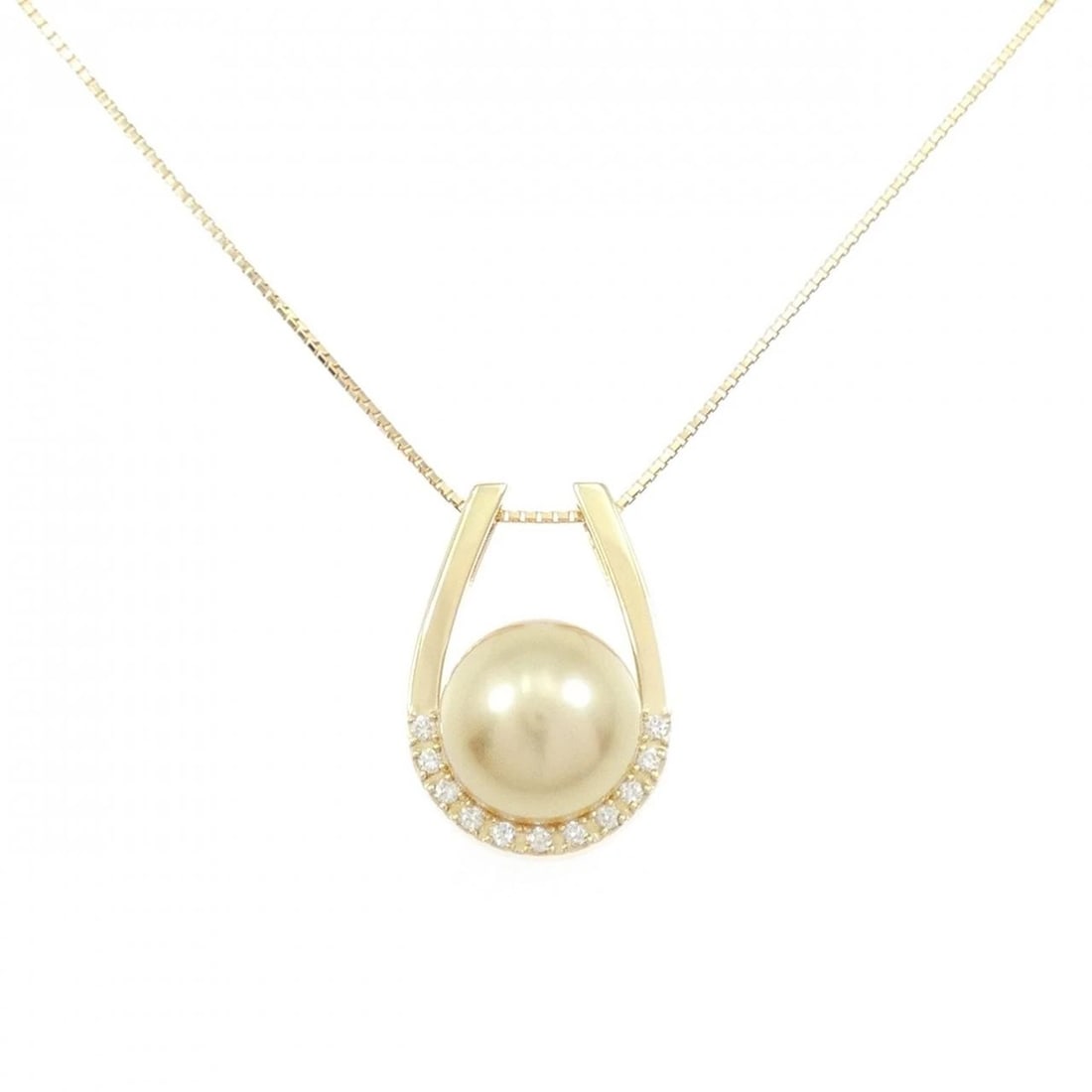 TASAKI WHITE BUTTERFLY PEARL NECKLACE: Tasaki White Butterfly Pearl Necklace Brand: TASAKI Type: Tasaki Necklace Material: 750 yellow gold, Main Stone/Creation White Butterfly PearlSecondary StoneDiamond Color: Yellow Gold Size: