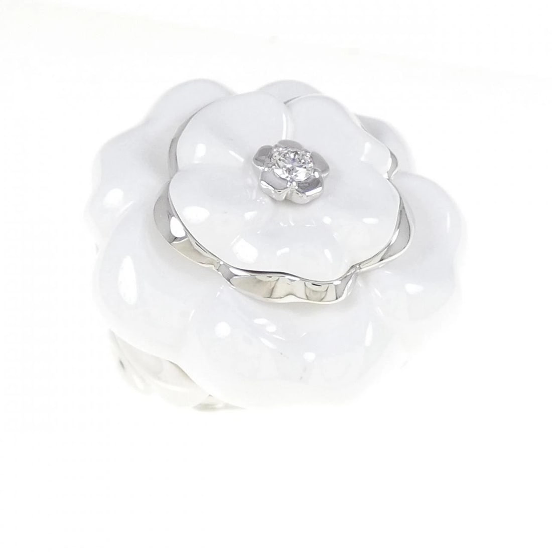 CHANEL CAMELLIA LARGE RING: Chanel Camellia Large Ring Brand: CHANEL Type: Chanel Ring Material: 750 white gold/ceramic, Main Stone/Creation Natural Color: none Size: US6 1/4 Accessories: None Accessories Notice: When