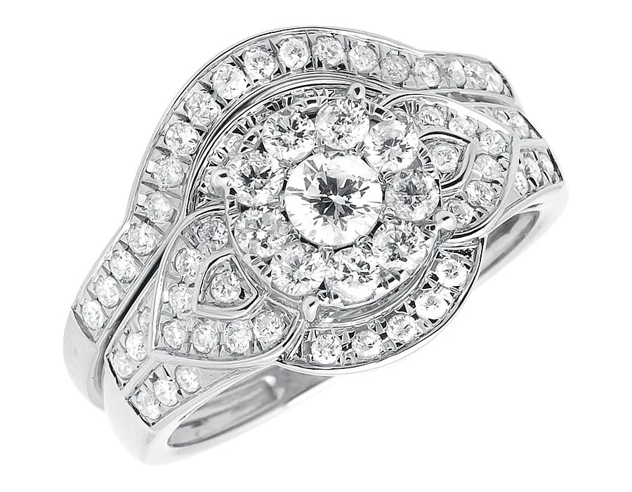 14K WHITE GOLD CLUSTER ROUND DIAMOND WEDDING RING: 14k White Gold Cluster Round Diamond Wedding Ring Brand: None Type: Ring Material: 14k White Gold, Main Stone/Creation Natural Color: White Gold Size: 7 US Accessories: None Accessories No