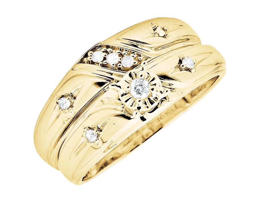 10K YELLOW GOLD MIRACLE SET DIAGONAL DIAMOND RING: 10K Yellow Gold Miracle Set Diagonal Diamond Ring Brand: None Type: Ring Material: 10K Yellow Gold, Main Stone/Creation Natural Color: Yellow Gold Size: 7 US Accessories: None Accessories