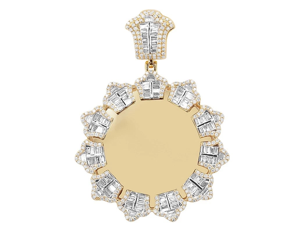 10K YELLOW GOLD ROYAL BAGUETTE DIAMOND ROUND PENDANT: 10K Yellow Gold Royal Baguette Diamond Round Pendant Brand: None Type: Pendant Material: 10K Yellow Gold, Main Stone/Creation Natural Color: Yellow Gold Size: Dimension Diameter 37.3MM Bail 14.6 A