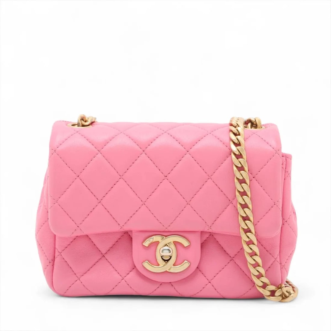 CHANEL MINIMATRASSE 17 LAMBSKIN SINGLE FLAP SINGLE CHAIN BAG: Chanel Minimatrasse 17 Lambskin Single Flap Single Chain Bag Brand: Chanel Type: Shoulder bag Material: Lambskin Color: Pink Size: Height:4.9inchLength:6.5inchDepth:2.6inch Accessories: None <