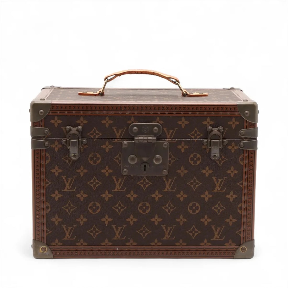LOUIS VUITTON MONOGRAM BOITE PHARMACIE BROWN: Louis Vuitton Monogram Boite Pharmacie Brown Brand: Louis Vuitton Type: Attache case Material: none Color: Brown Size: Height:10.0inch Length:14.0inch Depth:8.5inch Handle height:1.6inch Accessories: