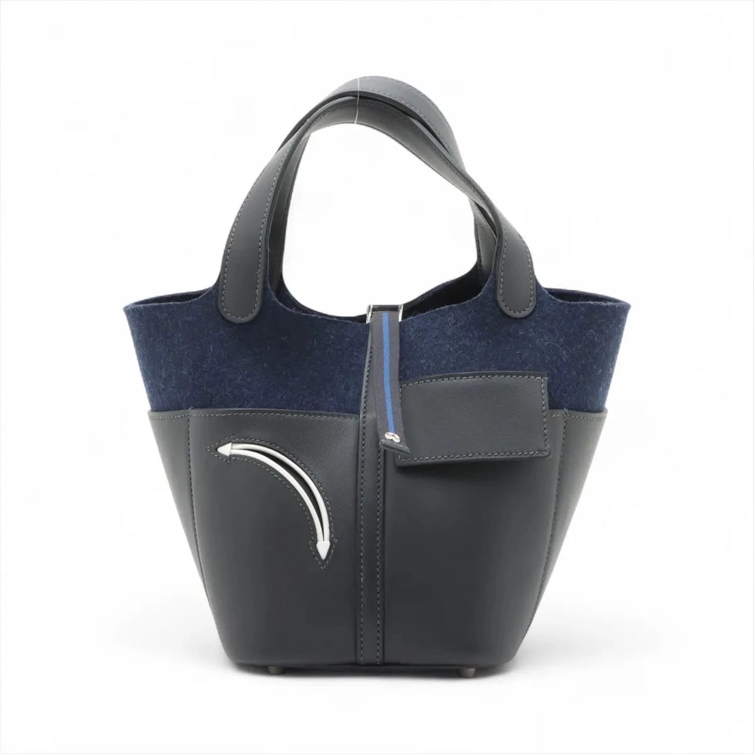 HERMES PICOTIN LOCK 18 PM GO TEAM VOW SWIFT: Hermes Picotin Lock 18 PM Go team Vow Swift Brand: Hermès Type: Hand bag Material: Vow Swift x Felt Color: Caban x Blue Nuits Size: Height:7.5inch Length:7.1inch Depth:5.1inch Handle height:4.7inch