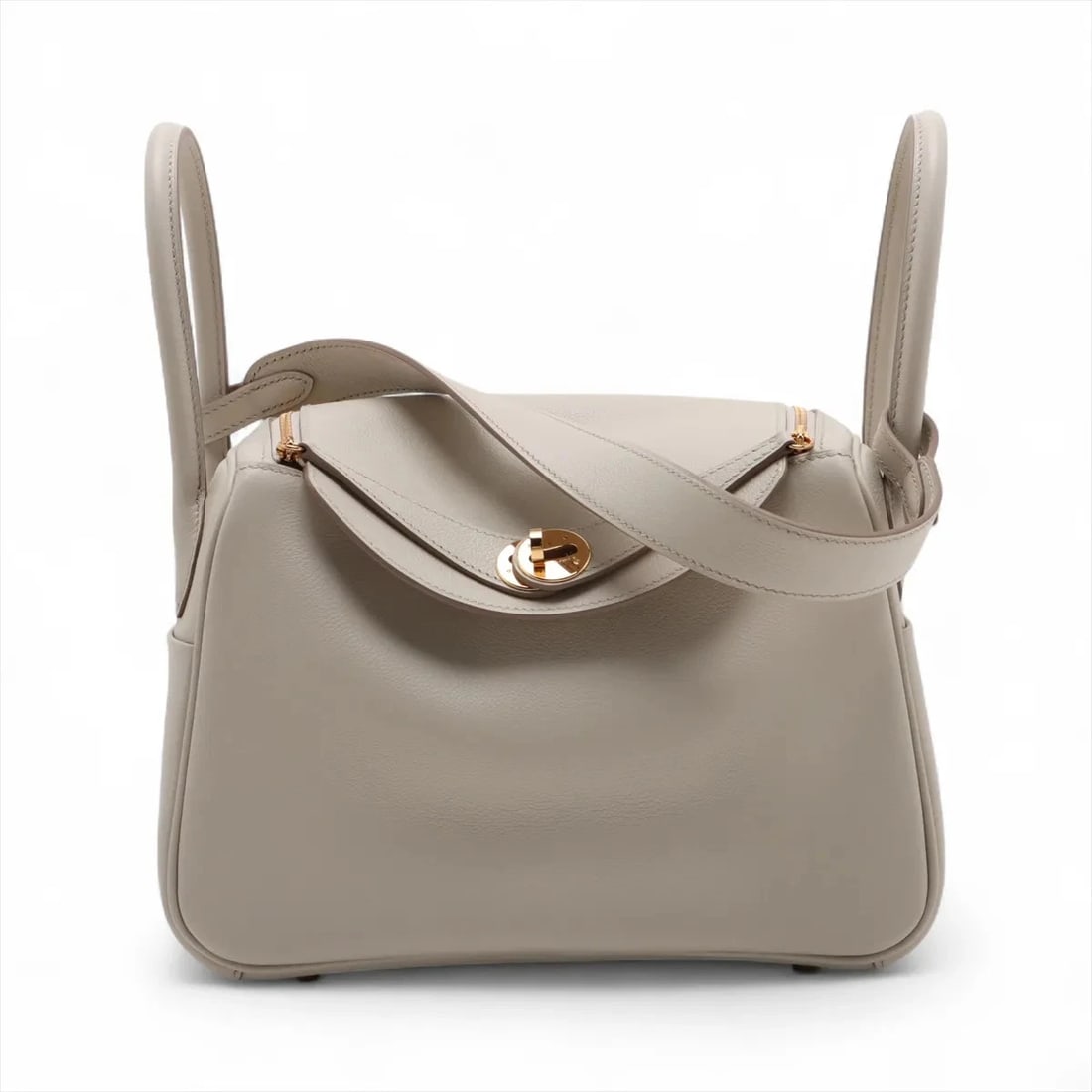 HERMES LINDY 26 EVERCOLOR BETON GOLD METAL: Hermes Lindy 26 Evercolor Beton Gold Metal Brand: Hermès Type: Shoulder bag Material: Evercolor Color: Beton Size: Height:7.1inchLength:10.2inchDepth:5.3inch Accessories: None Accessories