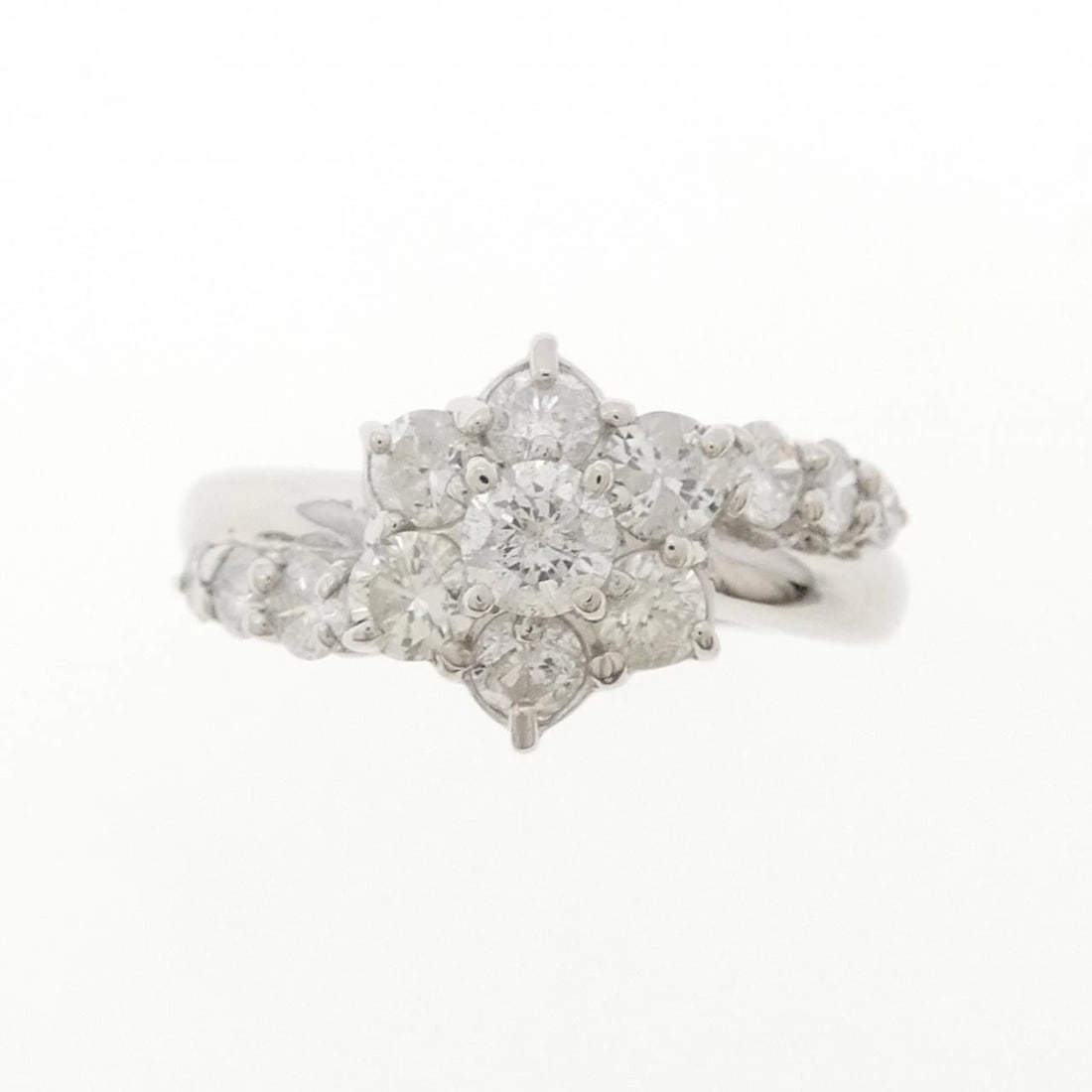 PT900 FLOWER DIAMOND RING: PT900 Flower Diamond Ring Brand: Unbranded Type: Diamond Ring Material: PT900, Main Stone/Creation Natural Color: Silver Size: US5 1/4 Accessories: None Accessories Notice: When purchasing pre-owned