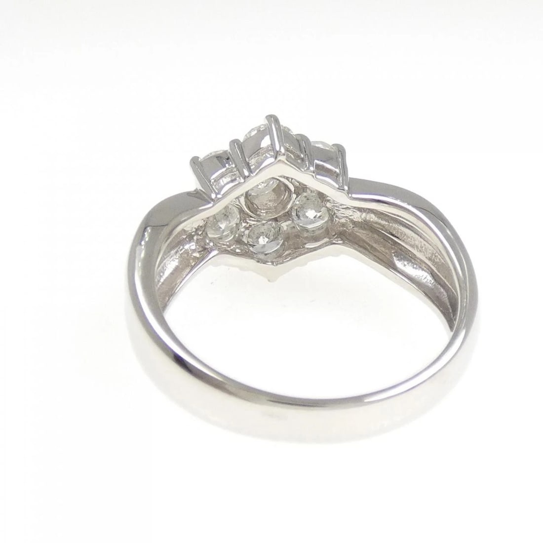 PT900 FLOWER DIAMOND RING - 2