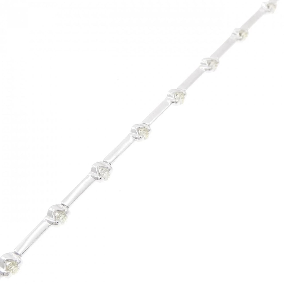 K18WG DIAMOND BRACELET: K18WG Diamond Bracelet Brand: Unbranded Type: Diamond Bracelet Material: K18WG, Main Stone/Creation Natural Color: White Gold Size: Actual Size Max width approx: 2.2mm 20cm Accessories: None