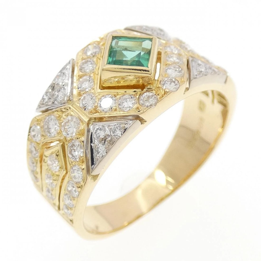 750YG/750WG EMERALD RING: 750YG/750WG Emerald Ring Brand: Unbranded Type: Emerald Ring Material: 750YG/750WG, Main Stone/Creation EmeraldSecondary Stone diamond Color: YG,WG Size: US6 1/4 Accessories: None Accessor