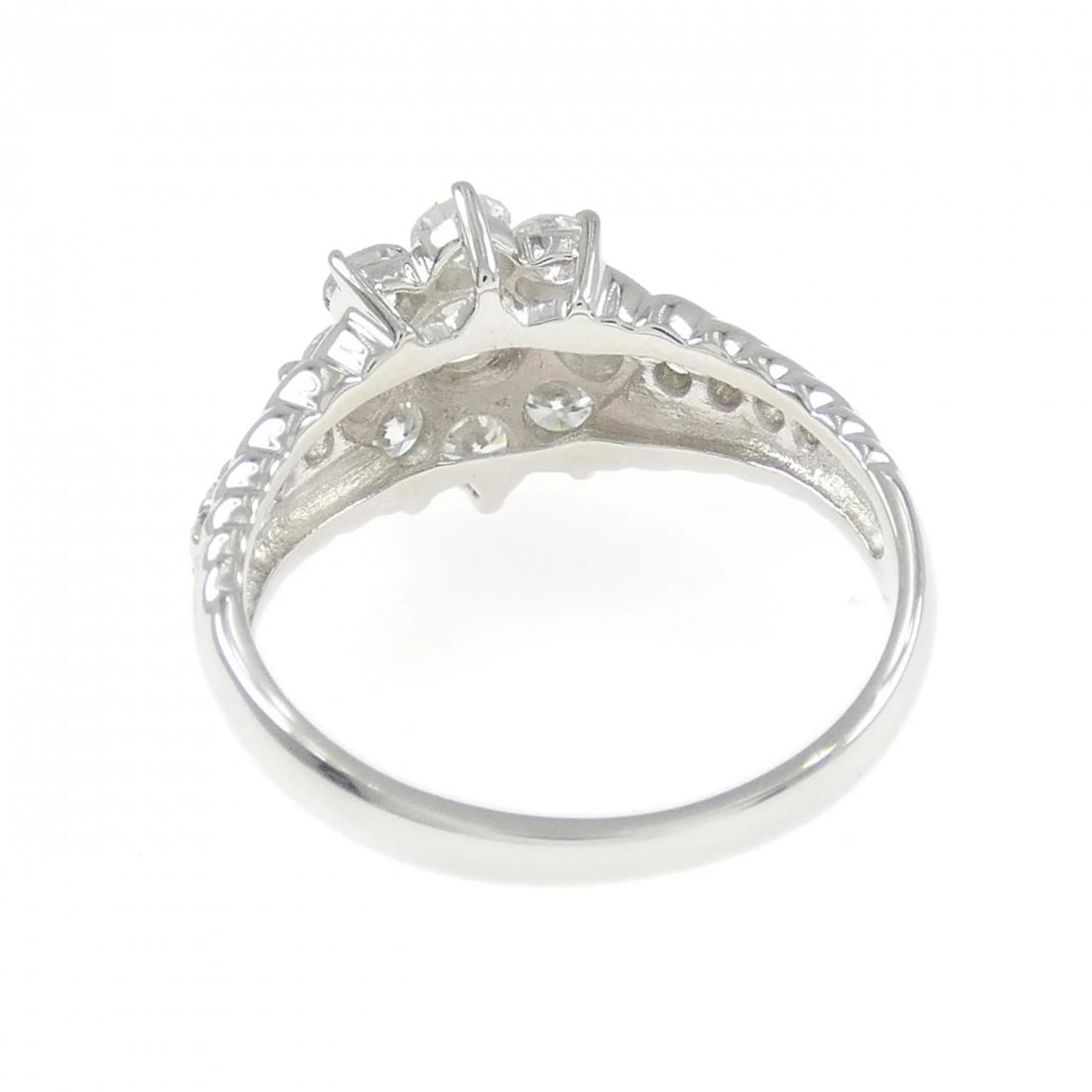 PT900 FLOWER DIAMOND RING - 2