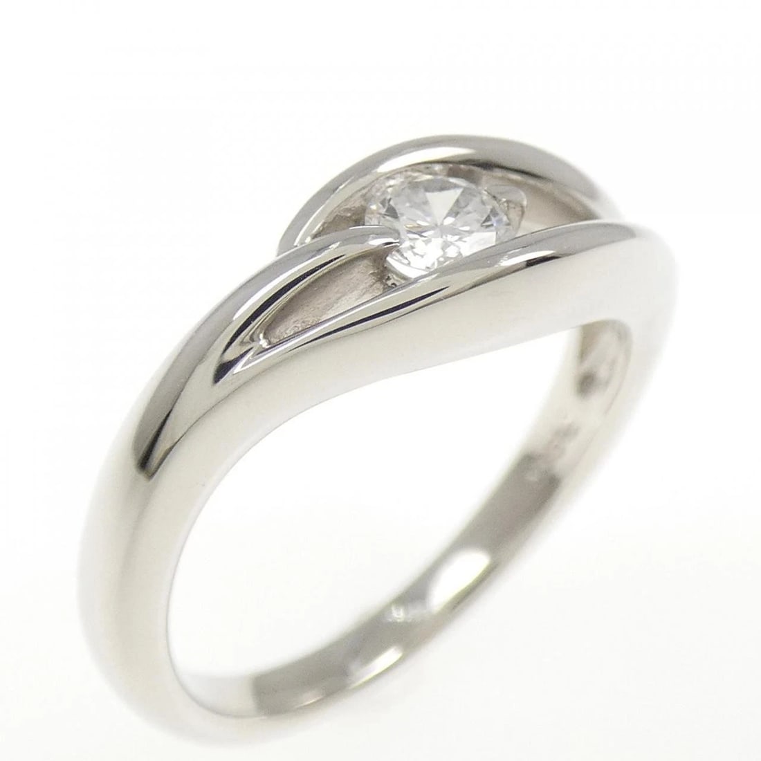 PT900 DIAMOND RING: PT900 Diamond Ring Brand: Unbranded Type: Diamond ring Material: PT900, Main Stone/Creation Natural Color: Silver Size: US5.5 Accessories: None Accessories Notice: When purchasing pre-owned goods,