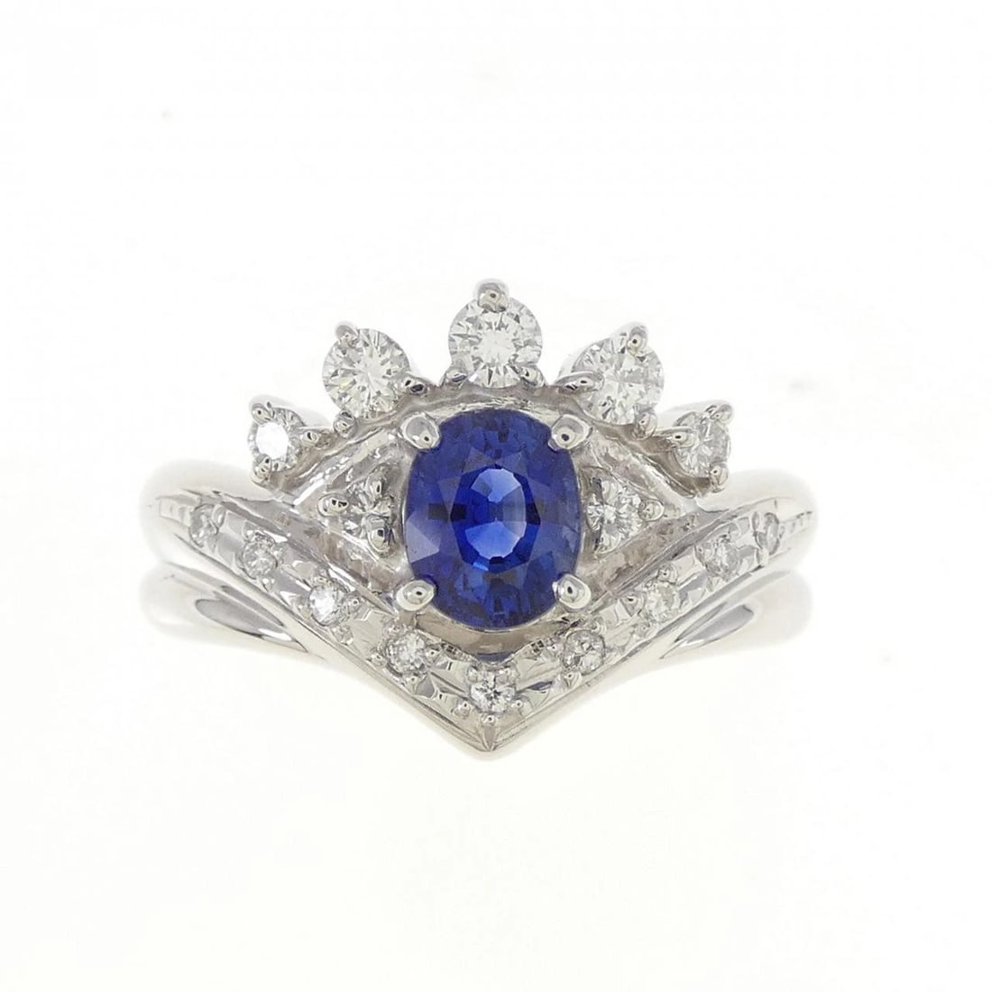 PT900 SAPPHIRE RING: PT900 Sapphire Ring Brand: Unbranded Type: Sapphire Ring Material: PT900, Main Stone/Creation Sapphire Secondary Stone Diamond Color: Silver Size: US5 3/4 Accessories: None Accessories Notice: When